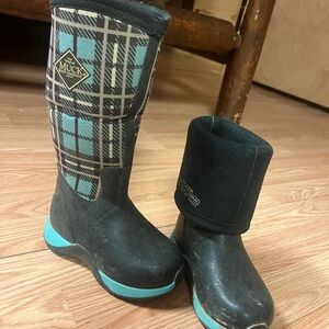 Muck Kids' Black and Blue Plaid Rain Boots
